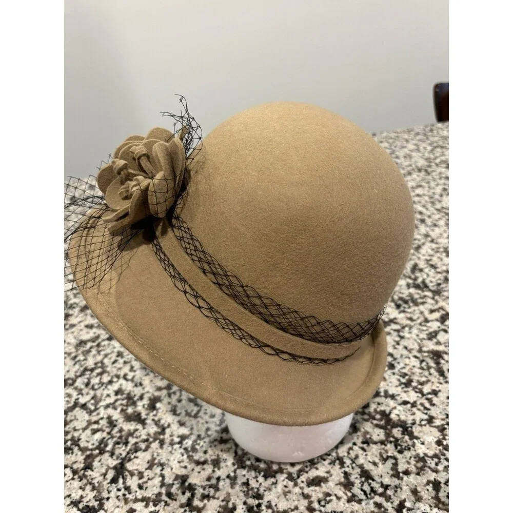 Matiose wool cloche